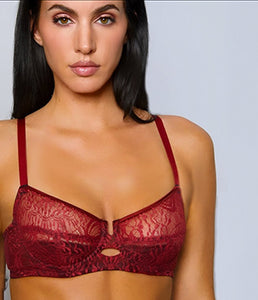 A poetic tribute to enigmatic romances, The Kaci Balconette bra is inspired from secrets kept in the shadows. Lavish baroque pattern lace and delicate charmeuse silk highlight passionate emotions with mesmerizing allure.