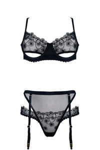 Captivating, mischievous, and eco-friendly, the Skye brief is a head-turning style. Embroidered floral panels entice with sheer mesh the stitched scallop inlays, crafted from recycled materials, trace your curves in all the right places. Sultry cutouts entice, daring you to bare your skin.  For further tantalizing flexibility, four detachable elastic straps included.